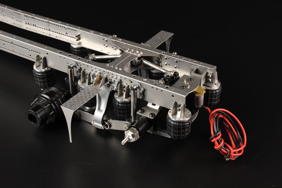 1:14 3 axle tractor chassis (rear axle lift)