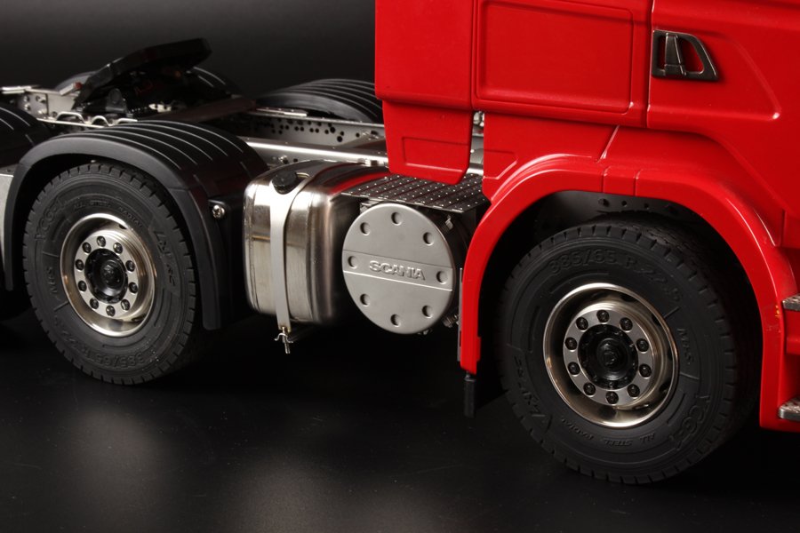 1:14 3 axle tractor chassis (2 steer)