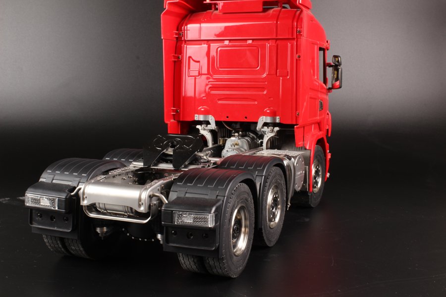 1:14 3 axle tractor chassis (2 steer)