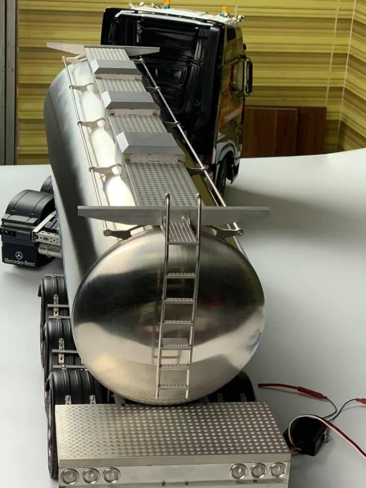 Tank trailer with lifting axle - Image 3