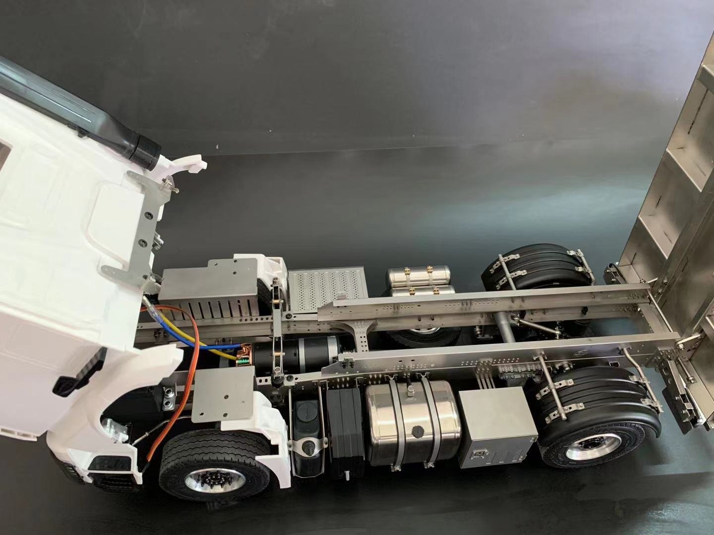 4x2 Mercedes dump truck