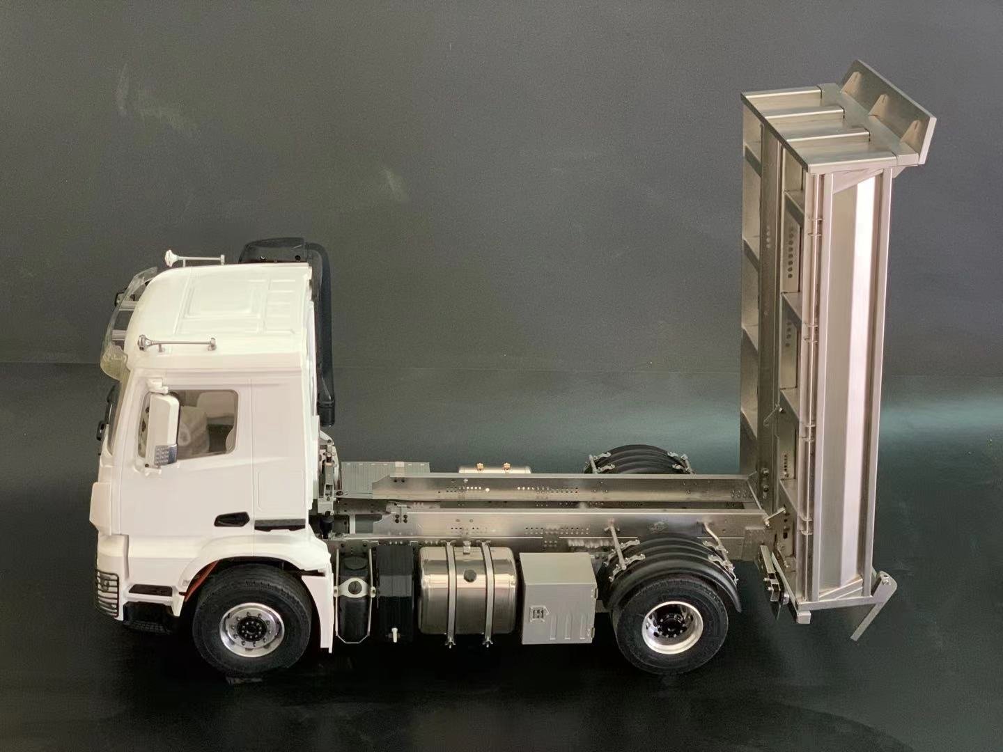 4x2 Mercedes dump truck