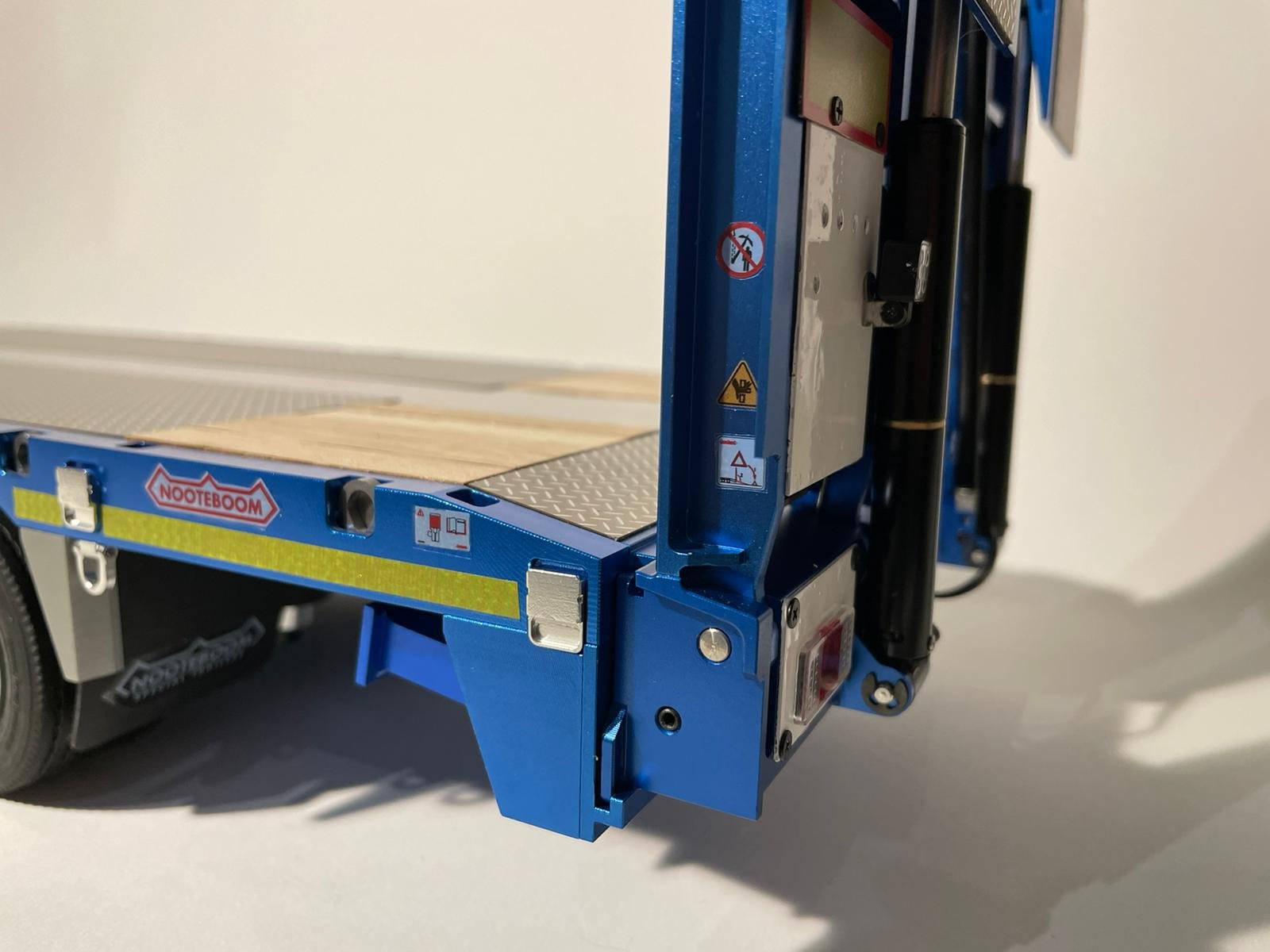 Nooxion Nooteboom trailer 3 Axle 1:14 low loader for Tamiya trucks