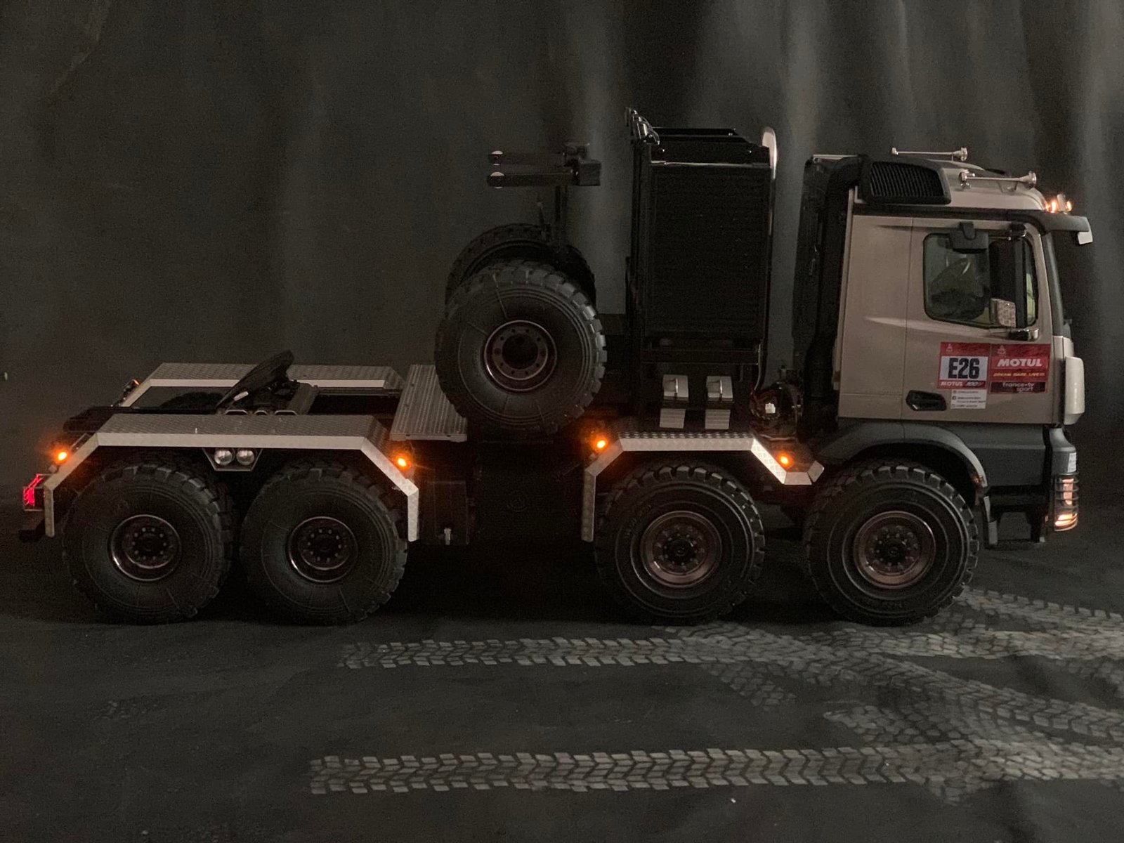 Benz 8×8 rescue truck BENZ-4663-RTR