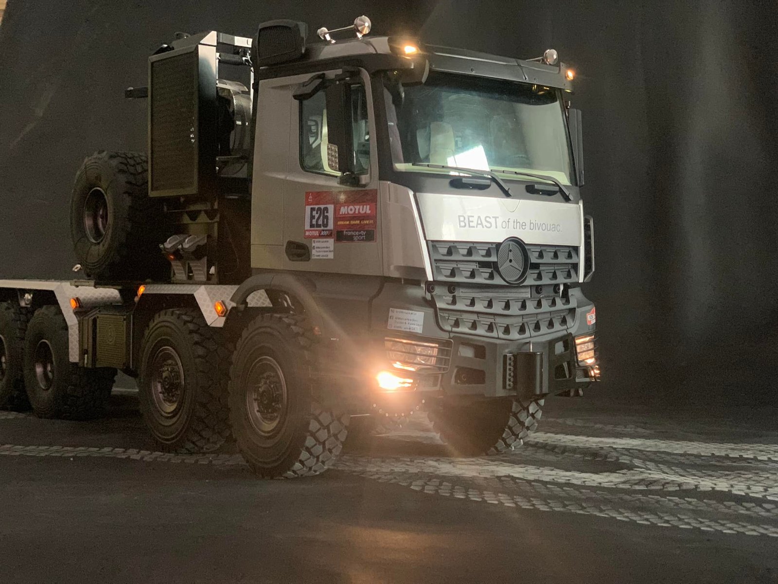 Benz 8×8 rescue truck BENZ-4663-RTR