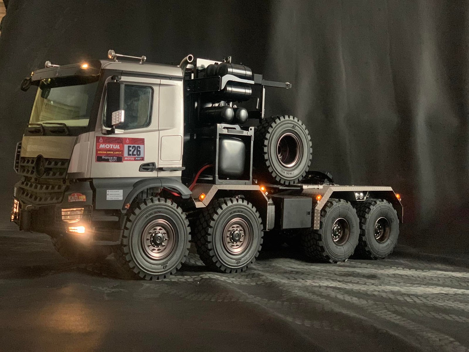 Benz 8×8 rescue truck BENZ-4663-RTR