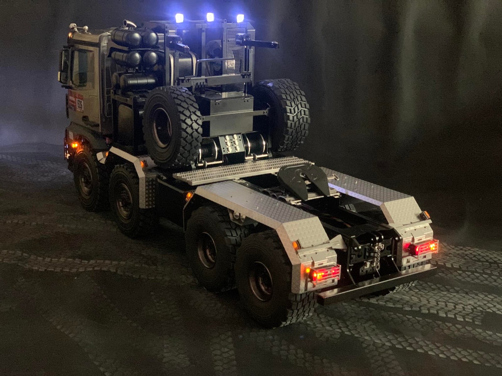 Benz 8×8 rescue truck BENZ-4663-RTR