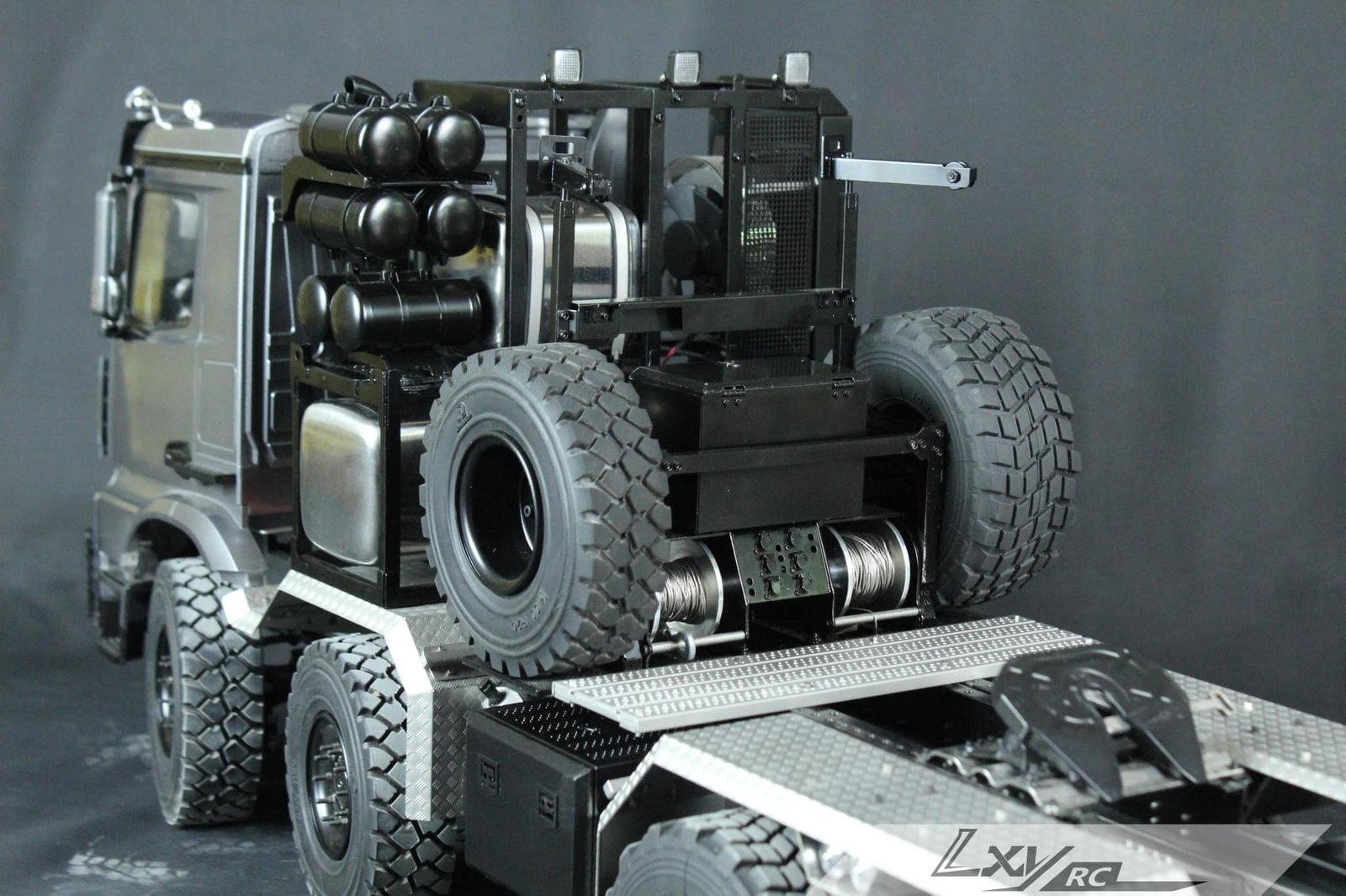 Benz 8×8 rescue truck BENZ-4663-RTR