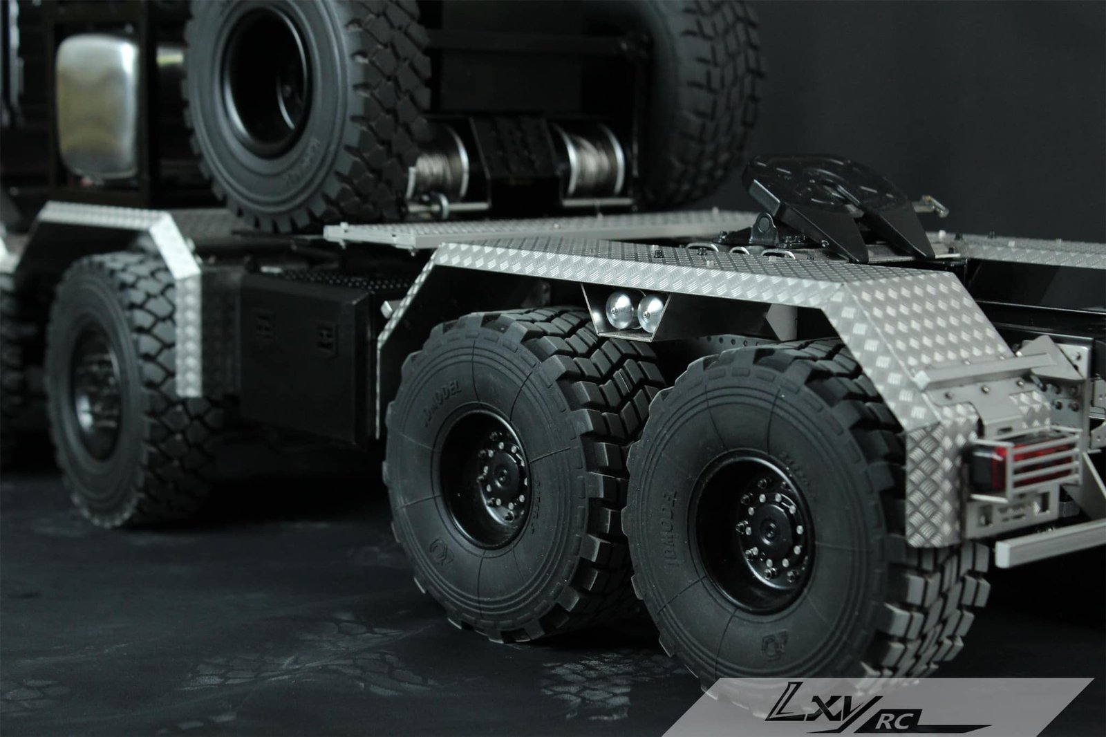 Benz 8×8 rescue truck BENZ-4663-RTR