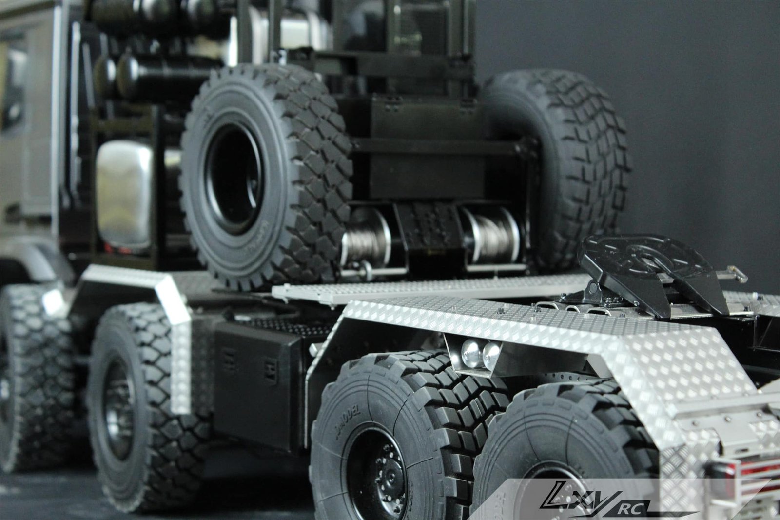 Benz 8×8 rescue truck BENZ-4663-RTR