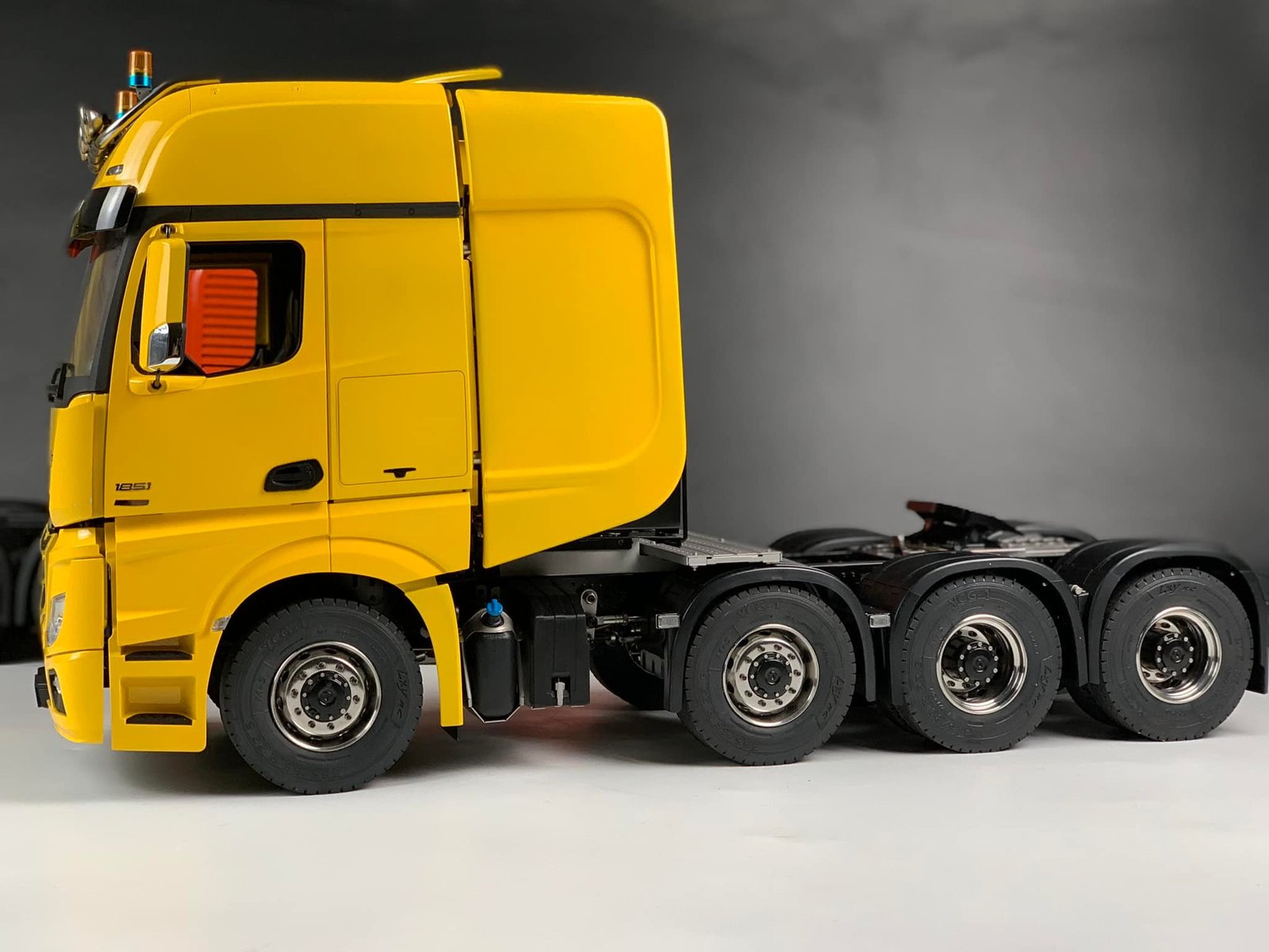 Benz 8×8 tractor chassis RTR BZG-T88-RTR