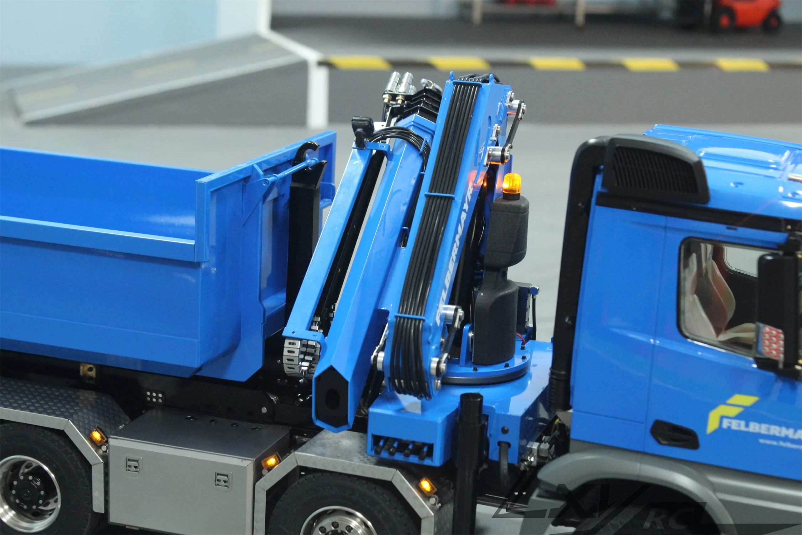 LXYRC 10x10 arocs crane loader roll on roll off