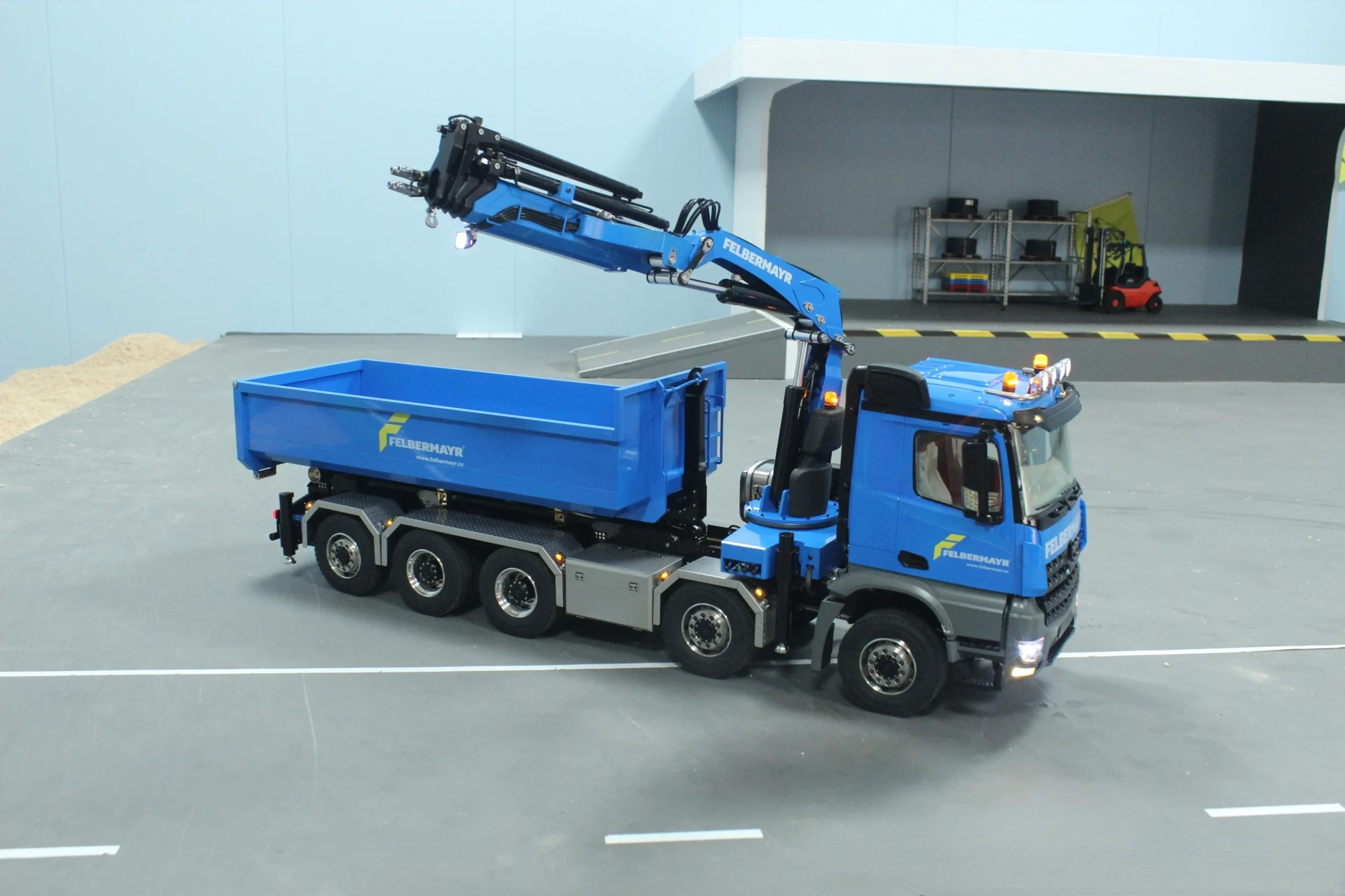 LXYRC 10x10 arocs crane loader roll on roll off