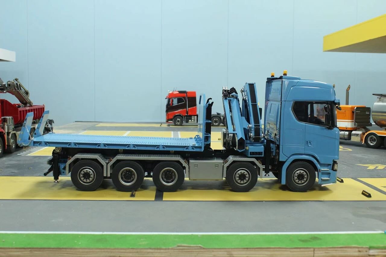 Lxyrc scania 10x10 with crane and hooklift