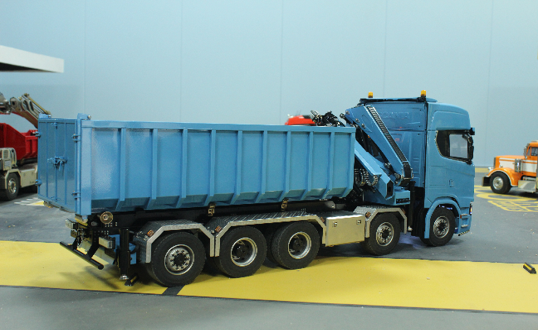 Lxyrc scania 10x10 with crane and hooklift